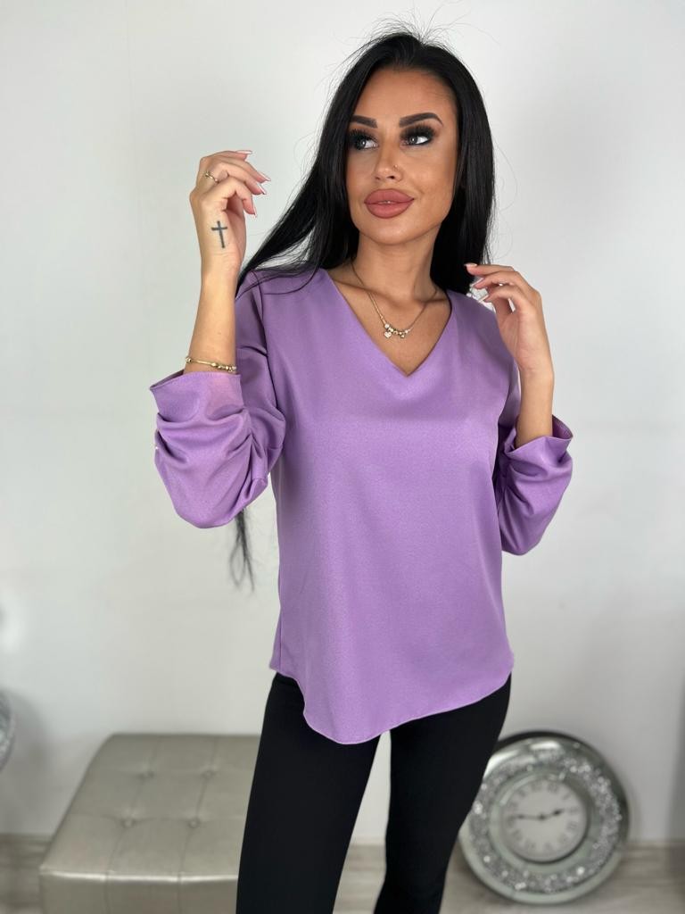 Bluzka z guzikami na rękawie