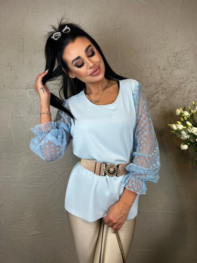 Elegancka bluzka z ozdobnym rękawem