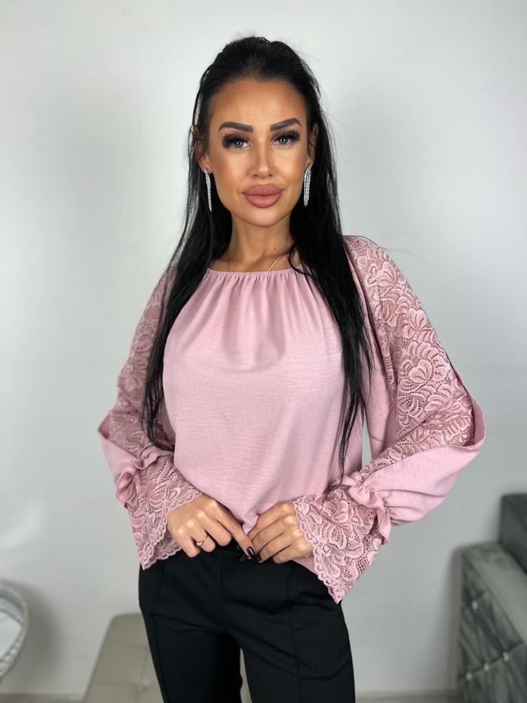 Hiszpanka z koronkową wstawką w rękawach