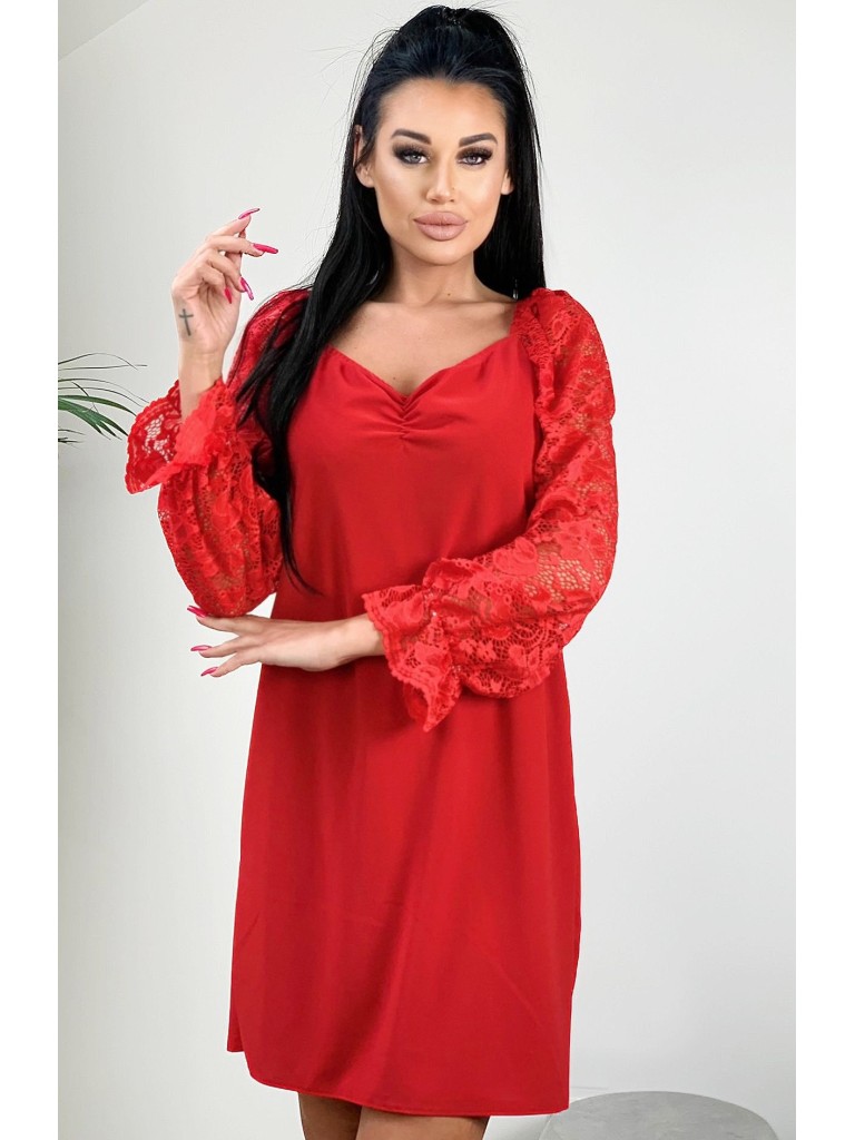 Sukienka z koronkowym rękawem