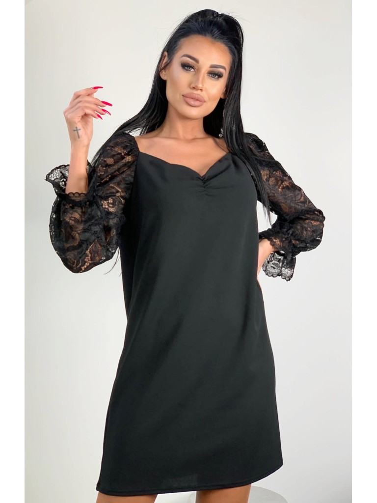 Sukienka z koronkowym rękawem