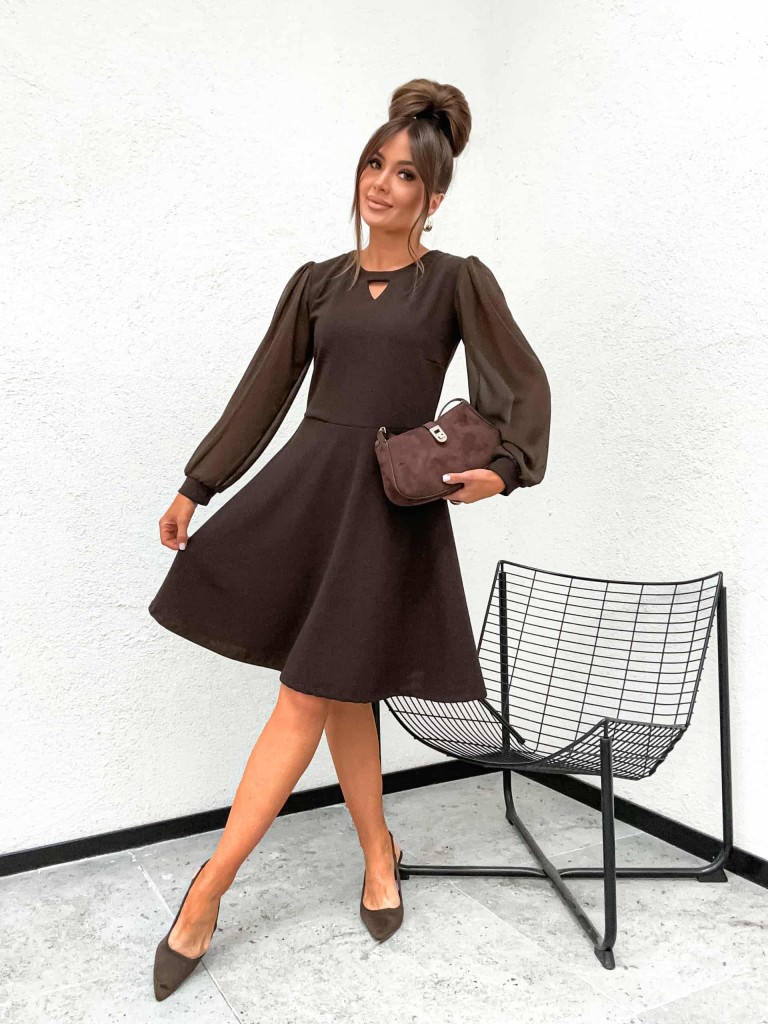 Rozkloszowana sukienka z siateczkowym rękawem