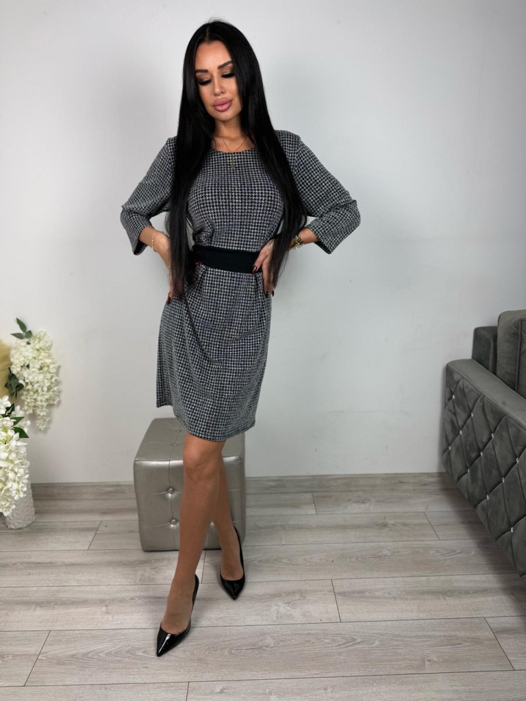 Sukienka z błyszczącym wzorem