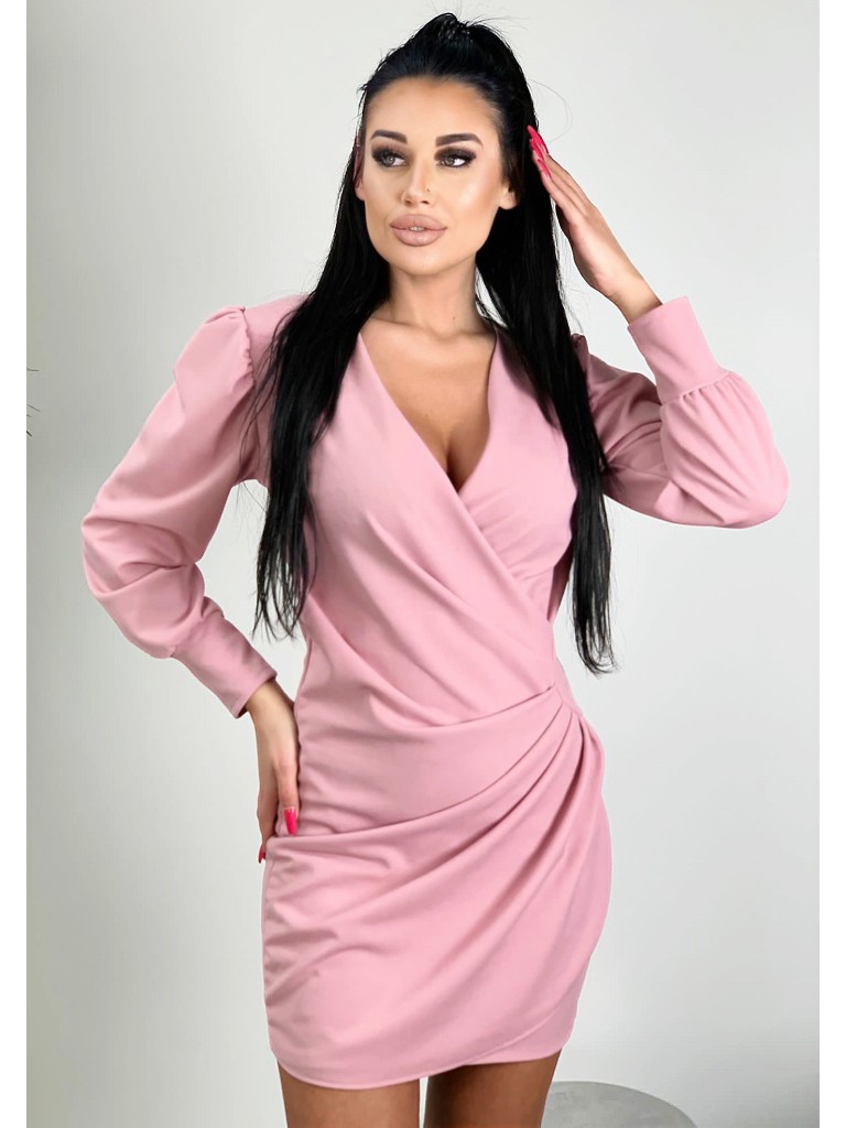 Sukienka z zakładanym materiałem