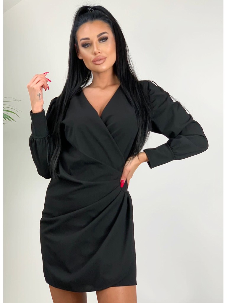 Sukienka z zakładanym materiałem