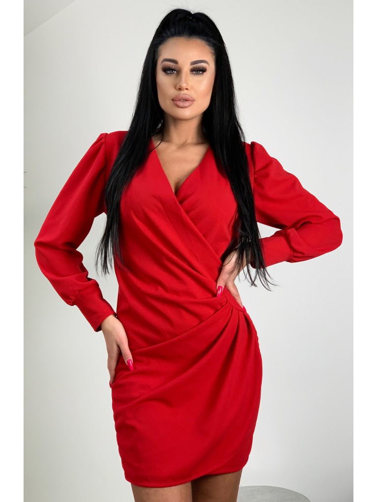 Sukienka z zakładanym materiałem