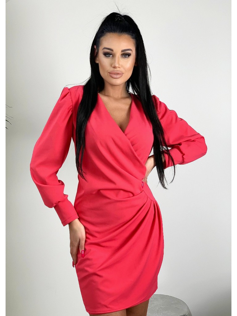 Sukienka z zakładanym materiałem