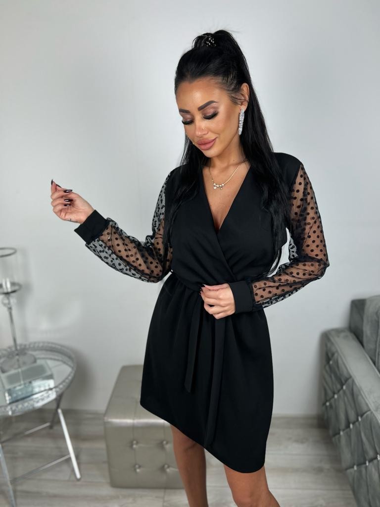 Kopertowa sukienka z ozdobnym rękawem