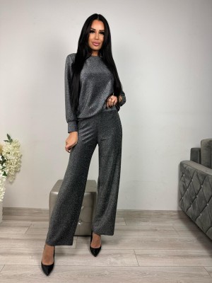 Elegancki komplet z błyszczącą nitką