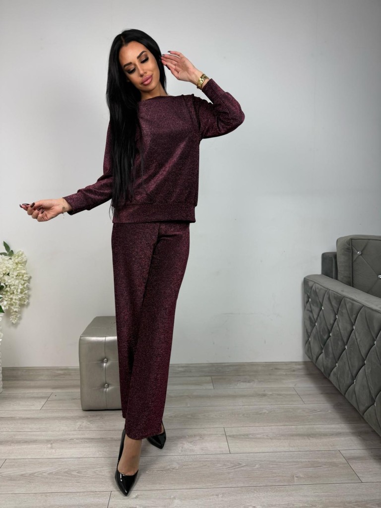 Elegancki komplet z błyszczącą nitką