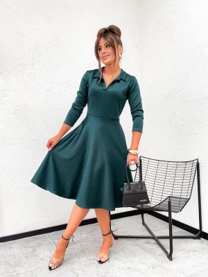 Rozkloszowana Sukienka z Kołnierzykiem