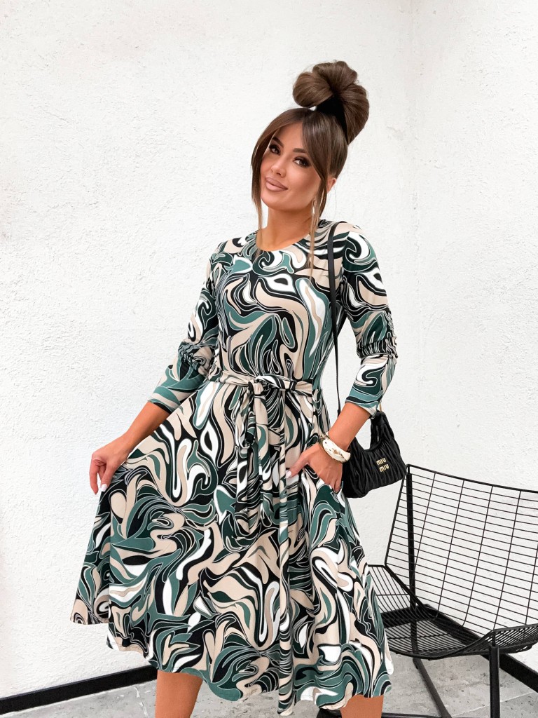 Rozkloszowana sukienka we wzorek