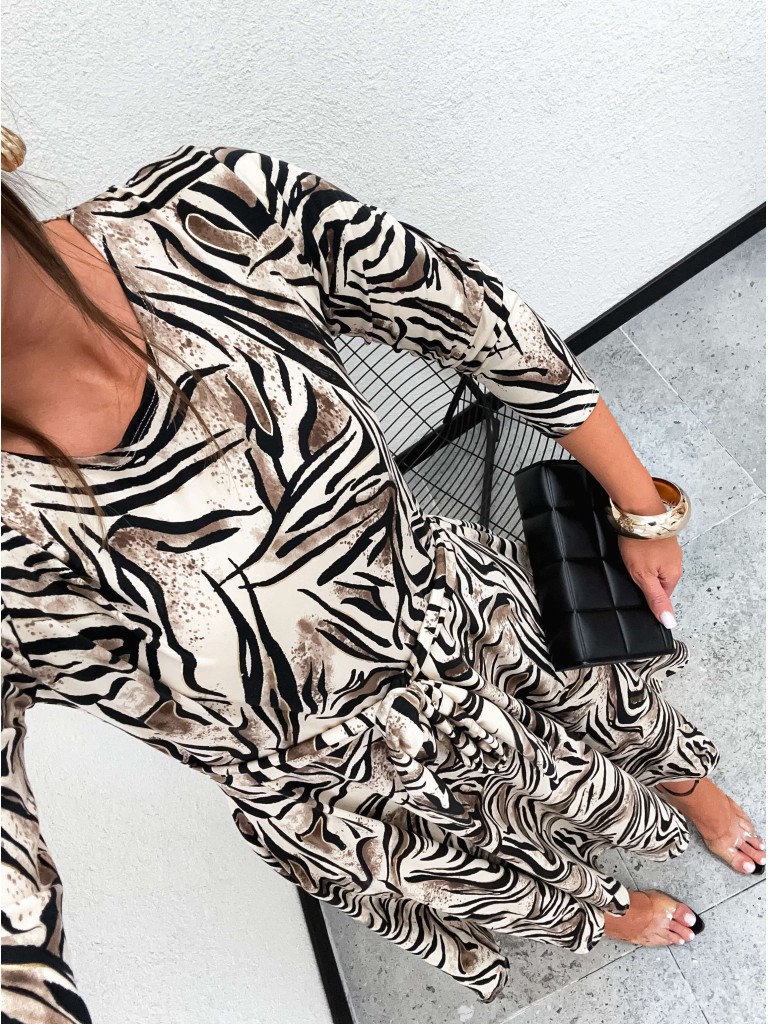 Rozkloszowana sukienka we wzorek