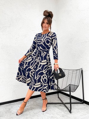 Rozkloszowana sukienka we wzorek