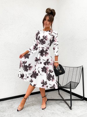 Rozkloszowana sukienka we wzorek