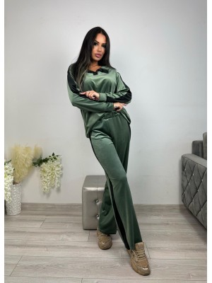 Welurowy komplet prążek